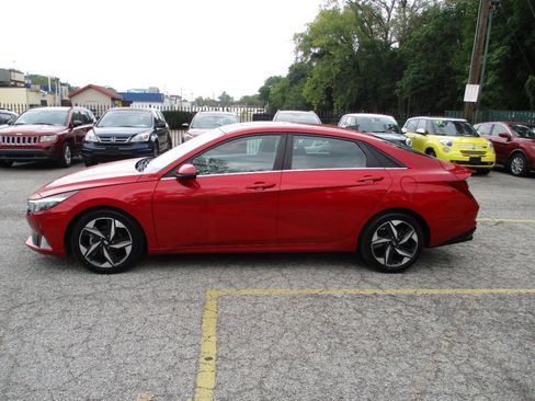 Used 2021 Hyundai Elantra SEL w/ Convenience + Premium Package FWD image 9
