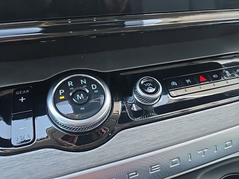 Used 2025 Ford Expedition Max Platinum image 60