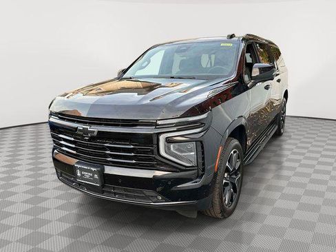 Used 2025 Chevrolet Suburban RST w/ Comfort Package AWD/4WD image 5