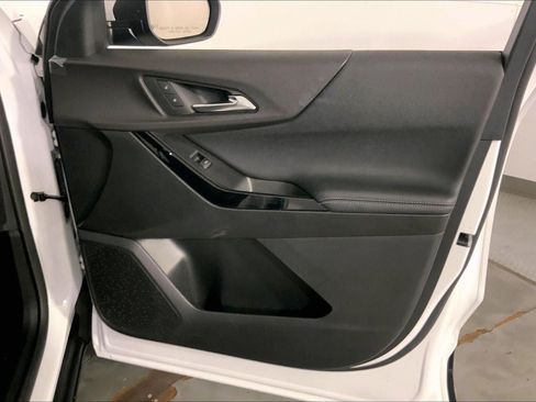 Used 2026 Chevrolet Equinox LT FWD image 27