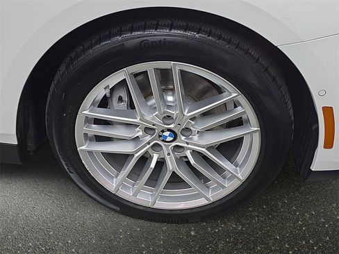 Used 2025 BMW 530i xDrive 530i xDrive w/ Premium Package image 36