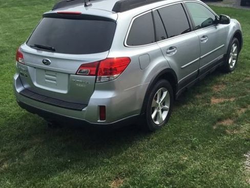Used 2014 Subaru Outback 2.5i Limited w/ Moonroof Package AWD/4WD image 5