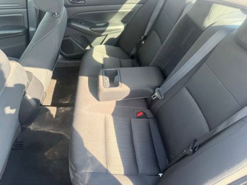 Used 2024 Nissan Altima 2.5 SV FWD image 30
