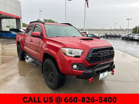 Used 2016 Toyota Tacoma TRD Sport AWD/4WD image 4