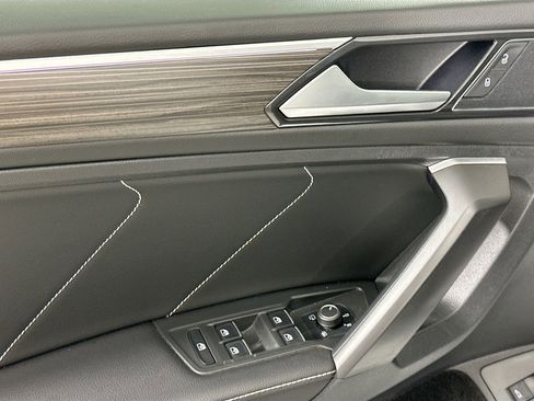 Certified 2023 Volkswagen Tiguan SEL R-Line image 18