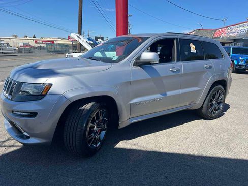 Used 2015 Jeep Grand Cherokee SRT w/ Luxury Group II AWD/4WD image 3