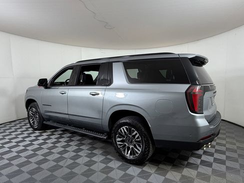 Used 2025 Chevrolet Suburban Z71 AWD/4WD image 3