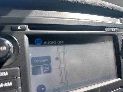 Used 2018 Nissan Titan SV w/ SV Convenience Package image 34