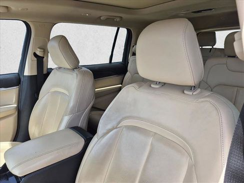 Used 2021 Jeep Grand Cherokee L Limited RWD image 8
