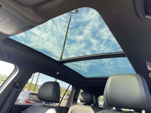 Used 2024 Volkswagen Tiguan SE R-Line image 18