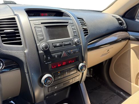 Used 2013 Kia Sorento EX FWD image 12