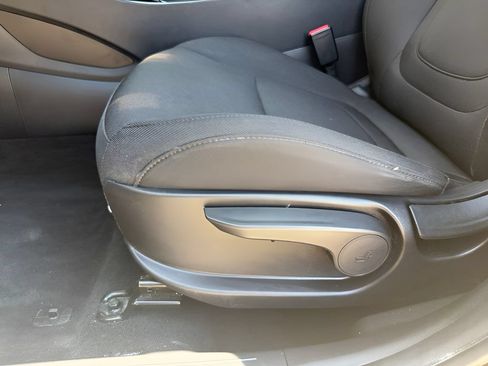 Used 2025 Hyundai Tucson SE FWD image 17