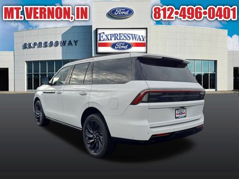 Used 2025 Lincoln Navigator Reserve w/ Jet Appearance Package AWD/4WD image 9
