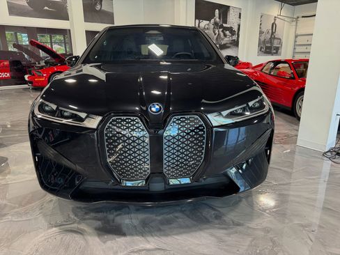 Used 2023 BMW iX xDrive50 w/ Sport Package image 8