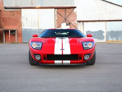 Used 2005 Ford GT image 3
