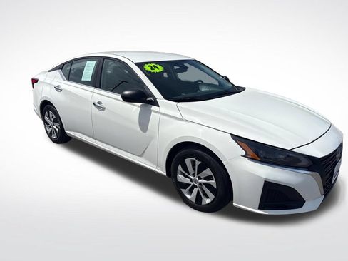 Used 2024 Nissan Altima 2.5 S FWD image 9