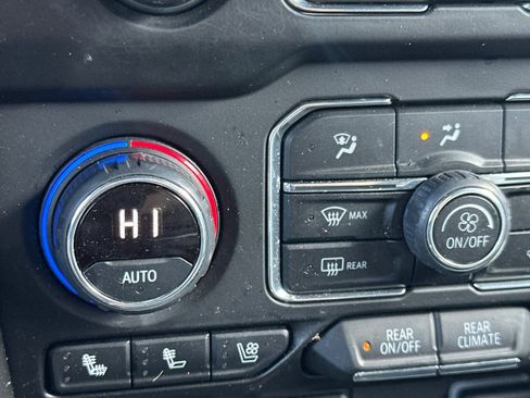 Used 2024 Chevrolet Suburban Premier AWD/4WD image 29