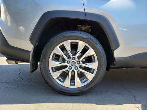 Used 2021 Toyota RAV4 XLE Premium FWD image 5