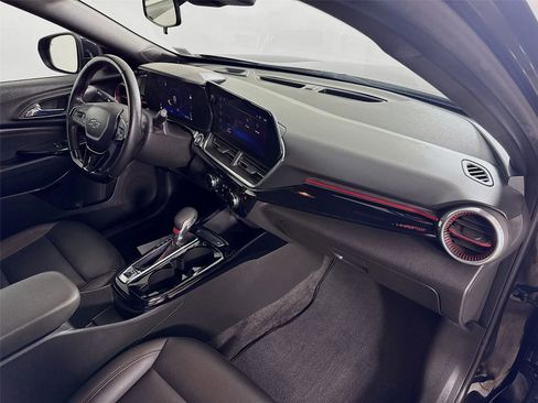 Used 2024 Chevrolet Trax RS w/ Driver Confidence Package image 29