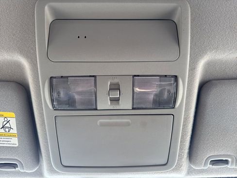 Used 2017 Nissan Frontier SV image 20