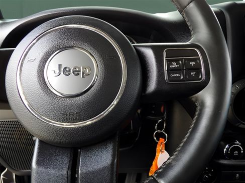 Used 2016 Jeep Wrangler Unlimited Sahara w/ Connectivity Group image 23