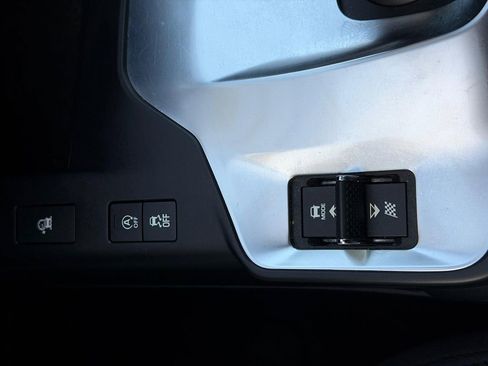 Used 2018 Jaguar E-PACE SE image 21