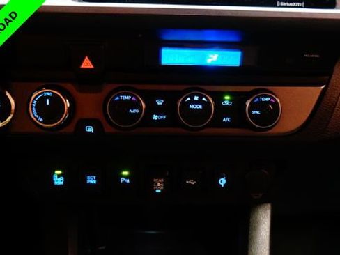 Used 2023 Toyota Tacoma TRD Off-Road w/ Technology Package AWD/4WD image 17