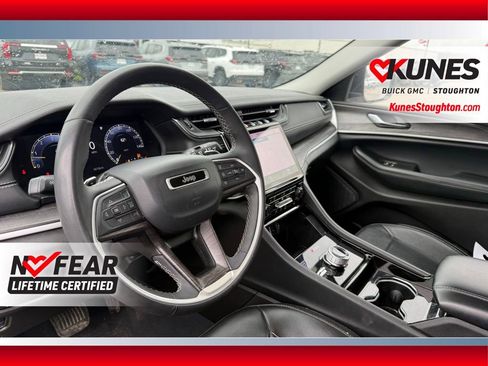 Used 2023 Jeep Grand Cherokee Limited AWD/4WD image 27
