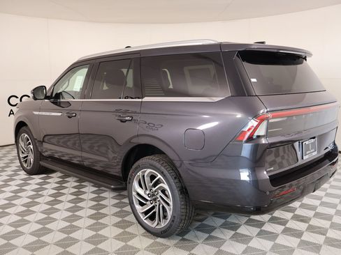 New 2026 Lincoln Navigator Premiere AWD/4WD image 23