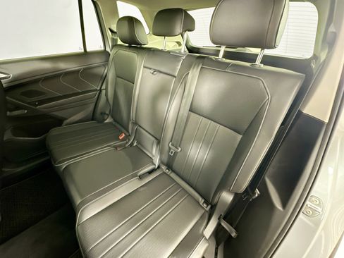 Used 2022 Volkswagen Tiguan SE image 33