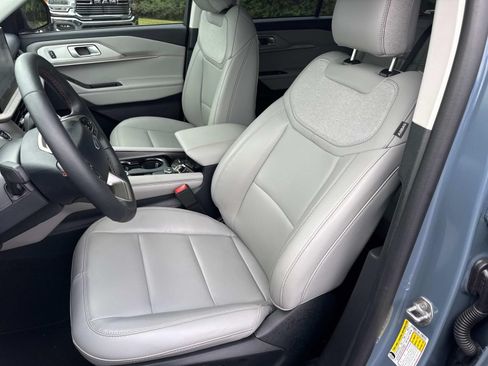Used 2025 Ford Explorer Active w/ Active Comfort Package AWD/4WD image 28