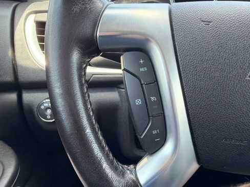 Used 2015 Chevrolet Traverse LT w/ Style and Technology Package FWD image 30