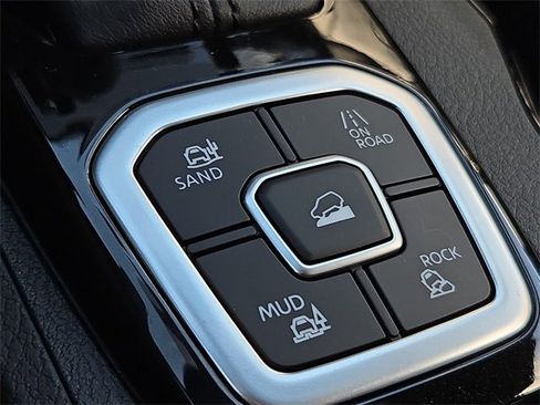 New 2026 Nissan Frontier SV image 30