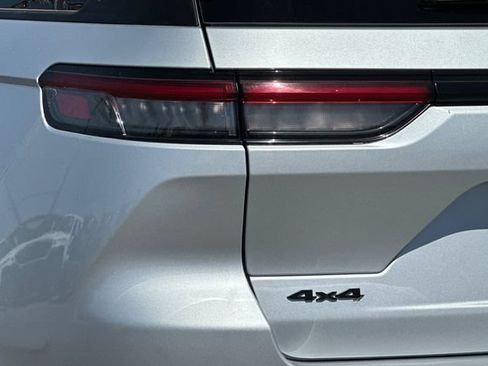 Certified 2024 Jeep Grand Cherokee Altitude AWD/4WD image 26