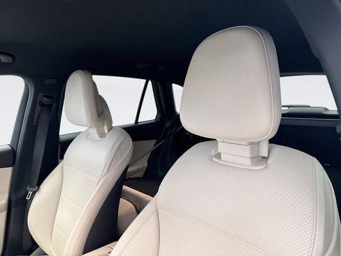 Used 2023 Mercedes-Benz GLC 300 4MATIC image 11