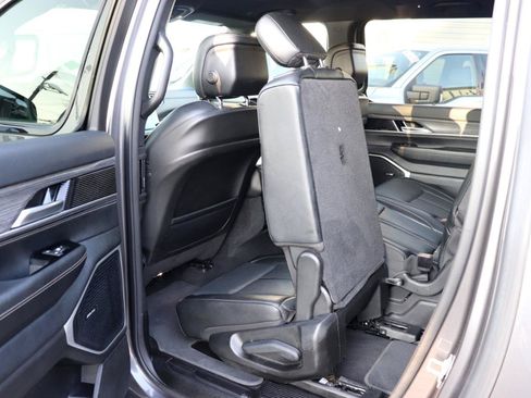 Used 2024 Jeep Wagoneer L Series III w/ Flexible Seating Group AWD/4WD image 28
