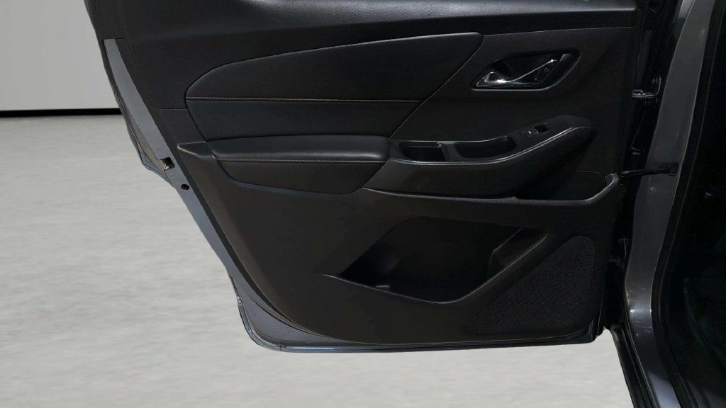 Used 2021 Chevrolet Traverse RS w/ LPO, Floor Liner Package AWD/4WD image 16