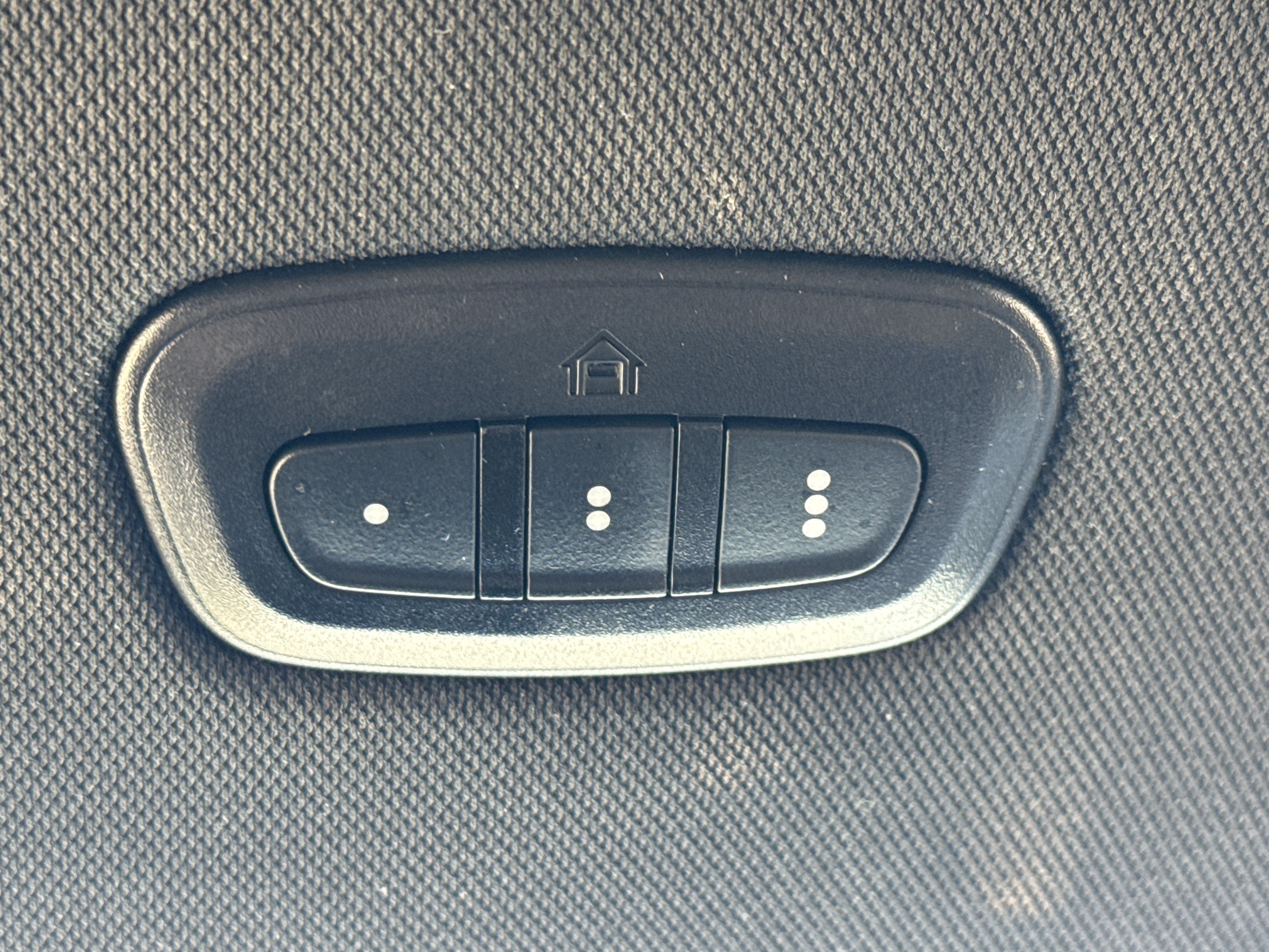 Used 2024 Jeep Wagoneer L Series II w/ Flexible Seating Group RWD image 15