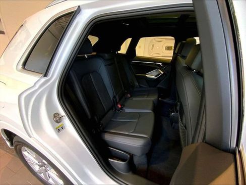 Used 2025 Audi Q3 2.0T Premium w/ Convenience Package AWD/4WD image 22