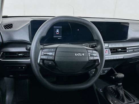 Used 2025 Kia K4 LXS image 18