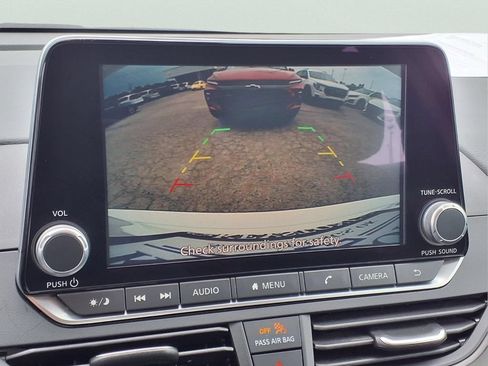 Used 2025 Nissan Altima 2.5 SV FWD image 11