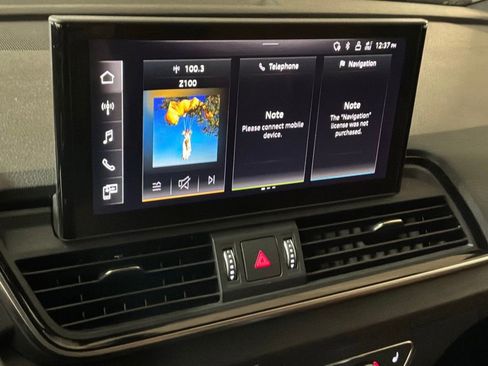 Used 2023 Audi Q5 Premium w/ Convenience Package AWD/4WD image 3