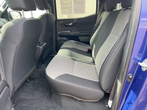 Used 2022 Toyota Tacoma TRD Off-Road image 19