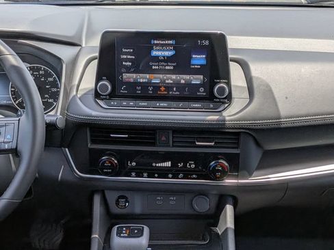 Used 2025 Nissan Rogue SV FWD image 17