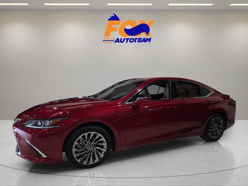 Used 2025 Lexus ES 300h w/ Technology Package FWD image 2