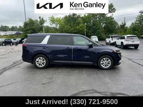 Certified 2024 Kia Carnival LX FWD image 4