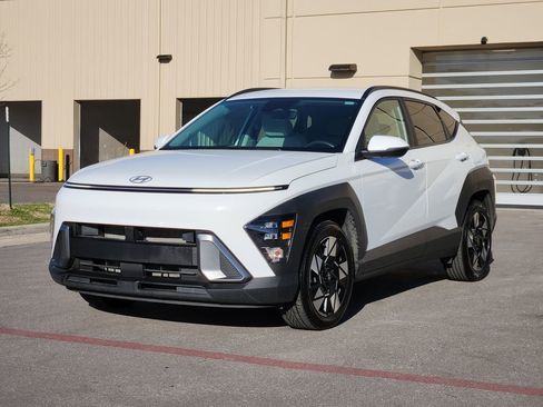 Used 2025 Hyundai Kona SEL image 2