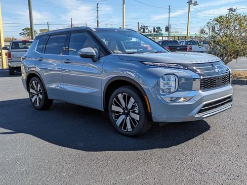 New 2025 Mitsubishi Outlander SEL image 3