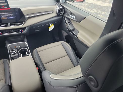New 2026 Chevrolet Equinox LT w/ Convenience Package II FWD image 12
