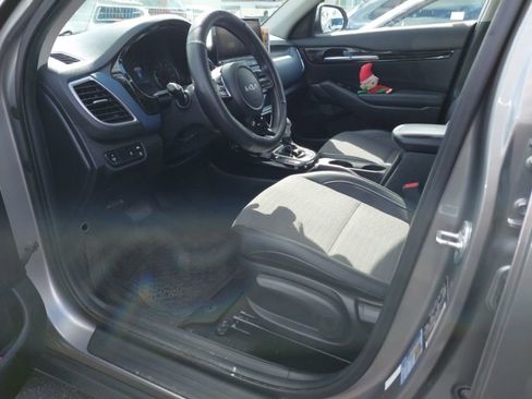 Used 2023 Kia Seltos S w/ Navigation Package image 4